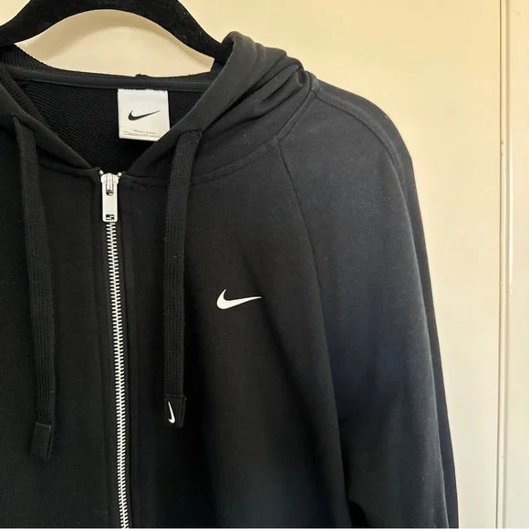 Nike Black Full-Zip Hoodie with side slits - Picture 2 of 5